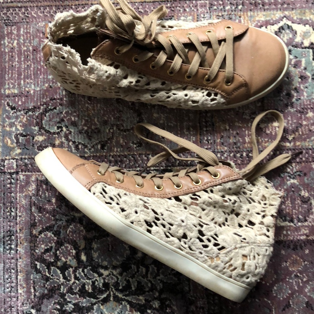 LACE SNEAKERS